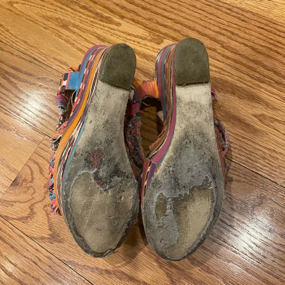 Colorful Betsey Johnson Woven Women's Wedge Sandals - Picture 8 of 8